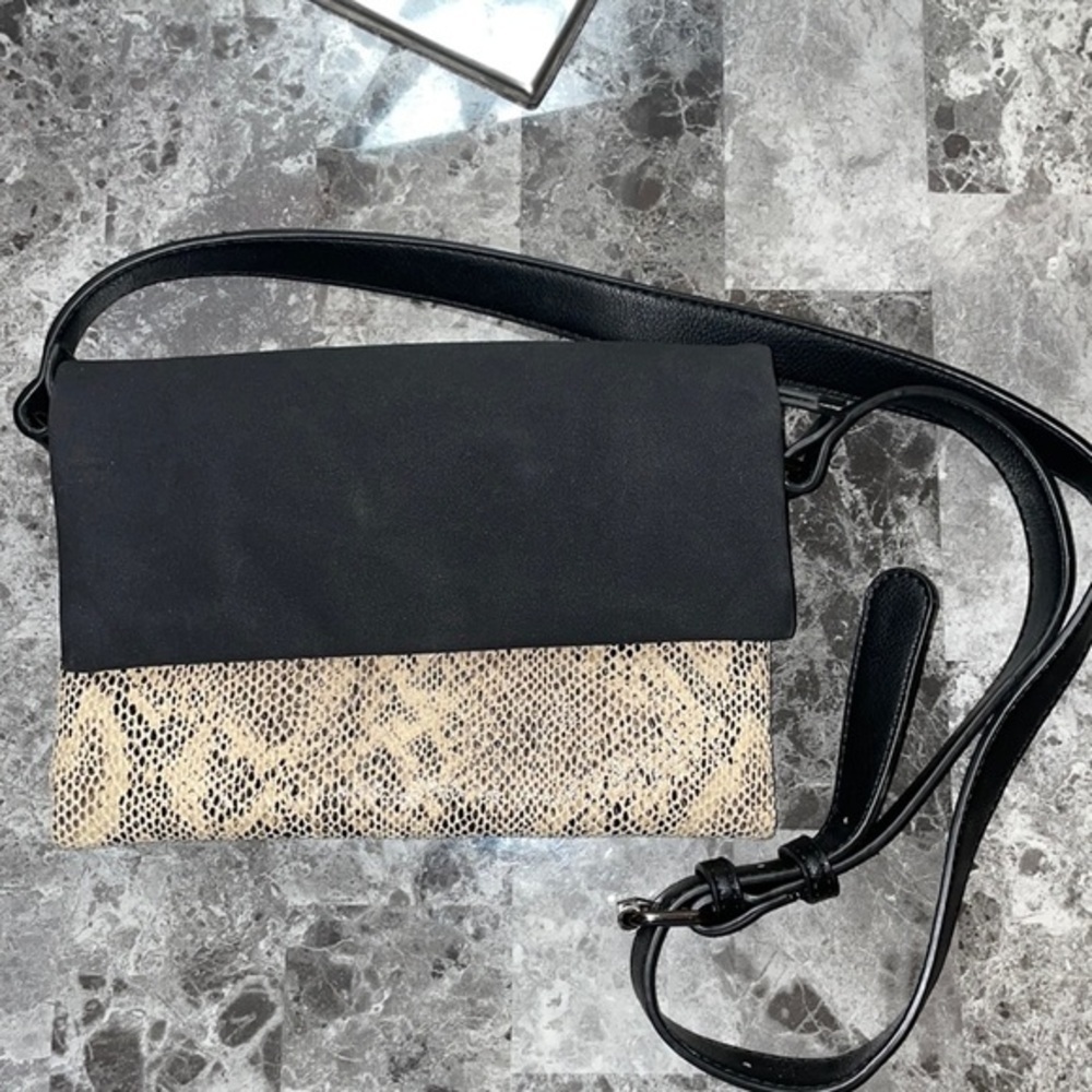 Street Level black & tan crossover bag